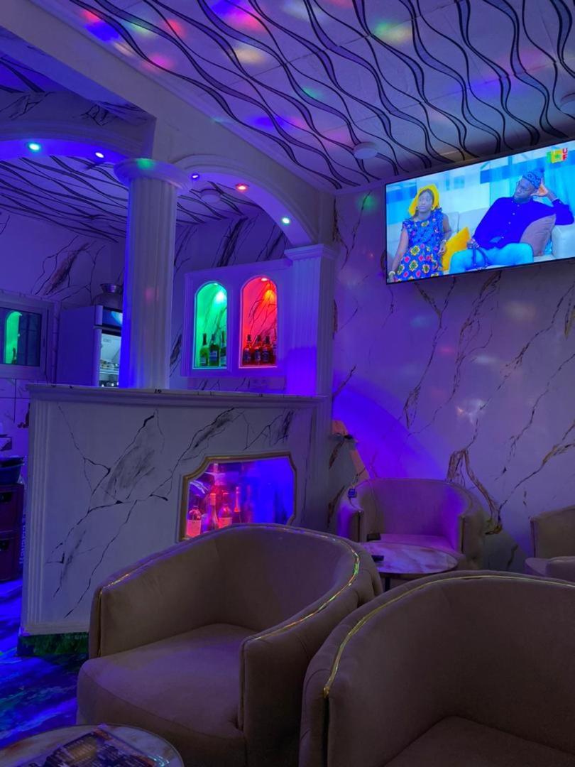 Cave Royale - Chambres-Studios-Apparts Meubles - Logpom Hopithal Des Soeurs Apres Camara Laye Douala Luaran gambar