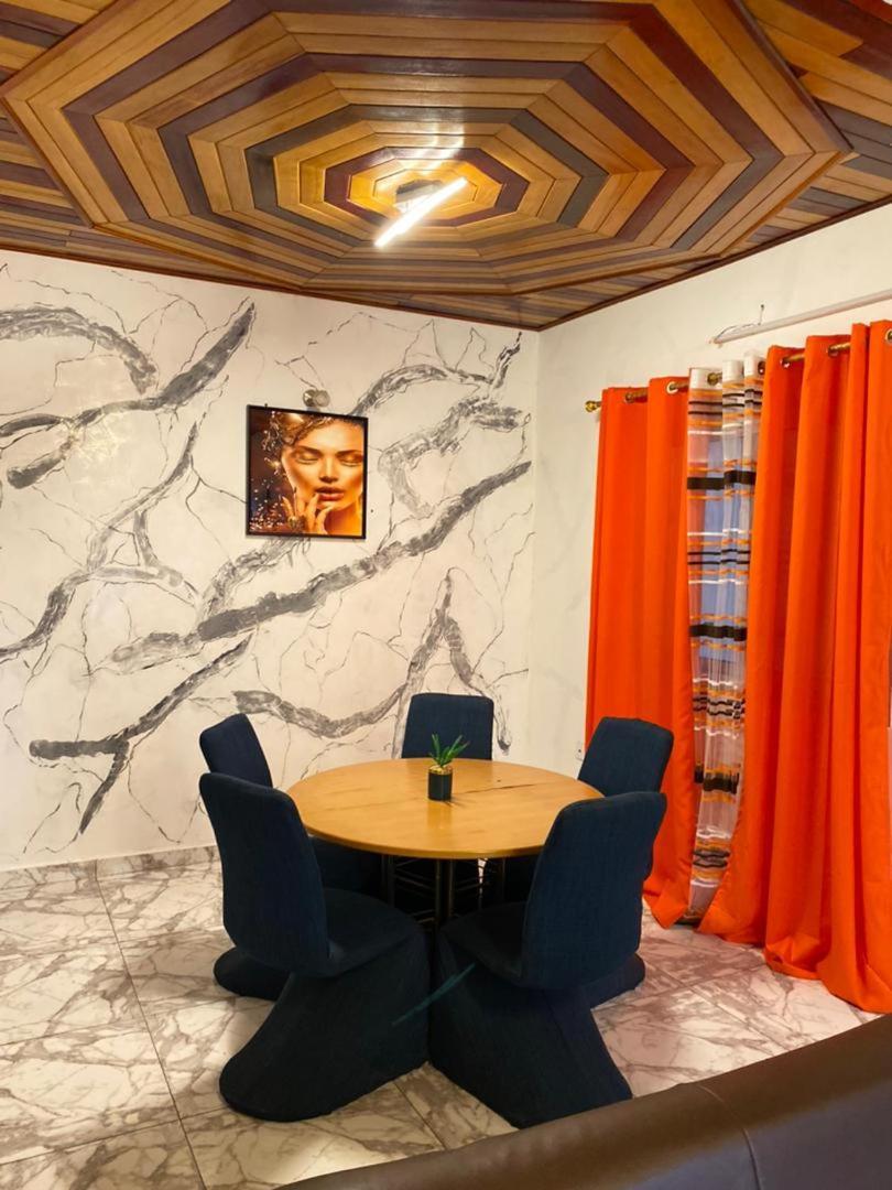 Cave Royale - Chambres-Studios-Apparts Meubles - Logpom Hopithal Des Soeurs Apres Camara Laye Douala Luaran gambar